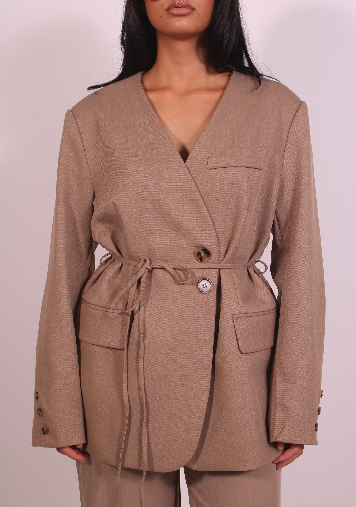 Linnest ™ | Tie blazer Beige